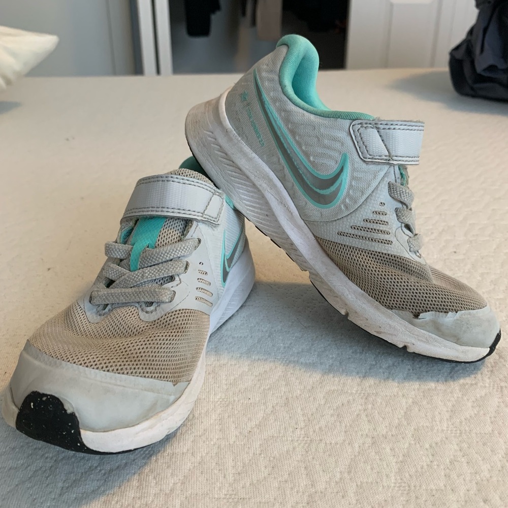 Nike Kids Size 11c Star Runner 2 Velcro Sneakers